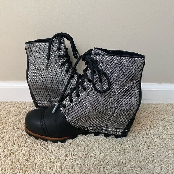 Sorel PDX Lace Up Wedge Boots Lexie Wedge 6.5 waterproof Black Silver EUC - Picture 2 of 6